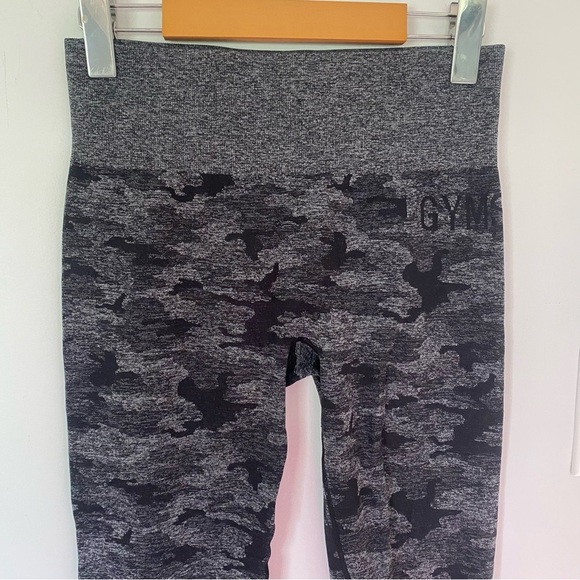 Gymshark Gray Camo Leggings High-Waist Stretch Compression Size Medium - Picture 4 of 9